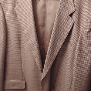 Sam’s Collection 47L sport coat in a brown and cream houndstooth pattern with a